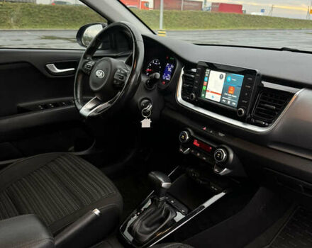 Коричневый Киа Stonic, объемом двигателя 1.37 л и пробегом 95 тыс. км за 17000 $, фото 7 на Automoto.ua