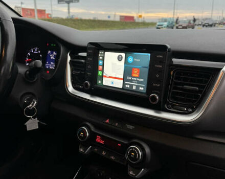 Коричневый Киа Stonic, объемом двигателя 1.37 л и пробегом 95 тыс. км за 17000 $, фото 8 на Automoto.ua