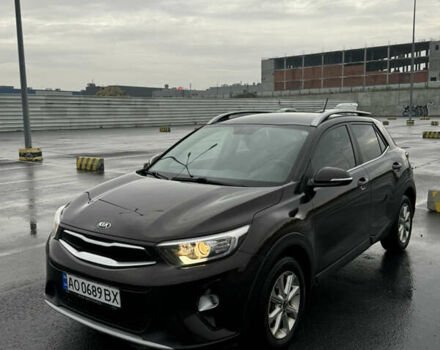 Коричневый Киа Stonic, объемом двигателя 1.37 л и пробегом 95 тыс. км за 17000 $, фото 2 на Automoto.ua