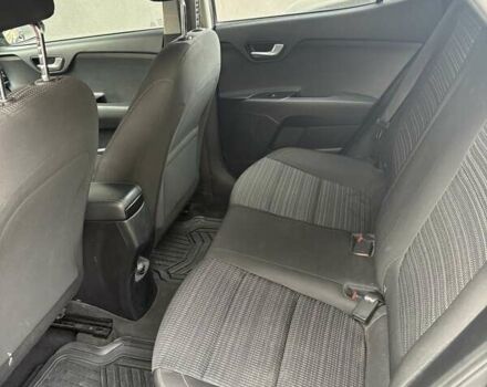 Коричневый Киа Stonic, объемом двигателя 1.37 л и пробегом 80 тыс. км за 16000 $, фото 7 на Automoto.ua