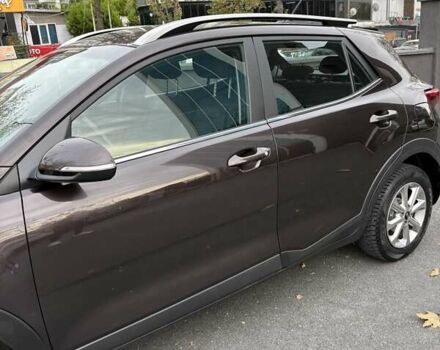 Коричневый Киа Stonic, объемом двигателя 1.37 л и пробегом 80 тыс. км за 16000 $, фото 5 на Automoto.ua