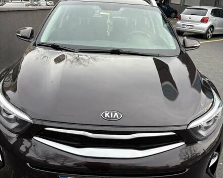 Коричневый Киа Stonic, объемом двигателя 1.37 л и пробегом 80 тыс. км за 16000 $, фото 2 на Automoto.ua