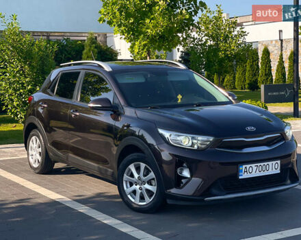 Коричневый Киа Stonic, объемом двигателя 1.37 л и пробегом 103 тыс. км за 14350 $, фото 1 на Automoto.ua