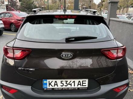 Коричневый Киа Stonic, объемом двигателя 1.37 л и пробегом 80 тыс. км за 16000 $, фото 1 на Automoto.ua
