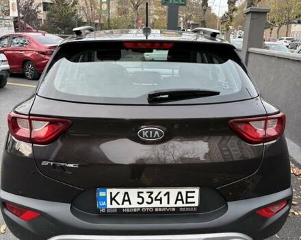 Коричневый Киа Stonic, объемом двигателя 1.37 л и пробегом 80 тыс. км за 16000 $, фото 1 на Automoto.ua