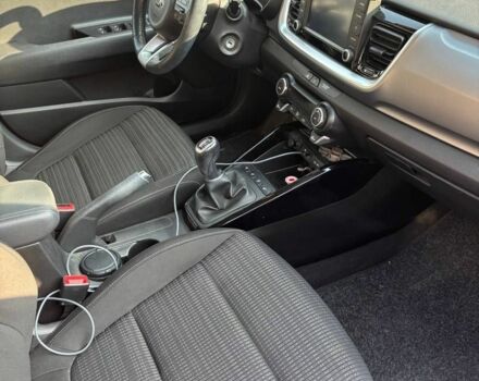 Красный Киа Stonic, объемом двигателя 1.4 л и пробегом 43 тыс. км за 15000 $, фото 3 на Automoto.ua