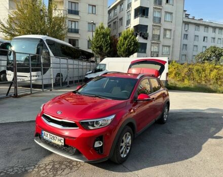 Красный Киа Stonic, объемом двигателя 1.4 л и пробегом 43 тыс. км за 15000 $, фото 1 на Automoto.ua