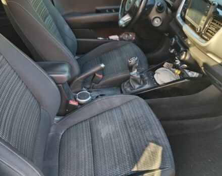 Красный Киа Stonic, объемом двигателя 1.4 л и пробегом 75 тыс. км за 357 $, фото 4 на Automoto.ua