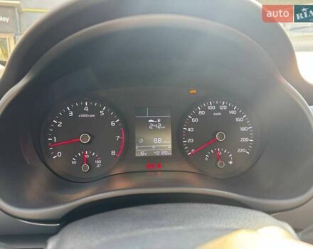 Красный Киа Stonic, объемом двигателя 1.37 л и пробегом 43 тыс. км за 14500 $, фото 8 на Automoto.ua