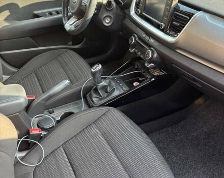 Красный Киа Stonic, объемом двигателя 1.37 л и пробегом 43 тыс. км за 14500 $, фото 9 на Automoto.ua