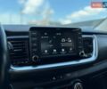 Красный Киа Stonic, объемом двигателя 1.37 л и пробегом 38 тыс. км за 19000 $, фото 15 на Automoto.ua