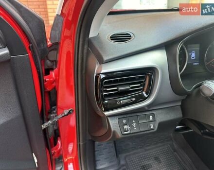 Красный Киа Stonic, объемом двигателя 1.4 л и пробегом 32 тыс. км за 17700 $, фото 27 на Automoto.ua