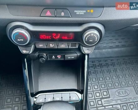 Кіа Stonic 2020 у Києві на Automoto.ua Червоний Кіа Stonic, об'ємом двигуна 1.37 л та пробігом 16 тис. км за 18500 $, фото 11 на Automoto.ua