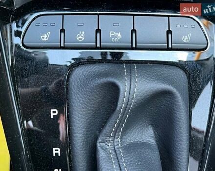 Красный Киа Stonic, объемом двигателя 1.37 л и пробегом 8 тыс. км за 23800 $, фото 55 на Automoto.ua