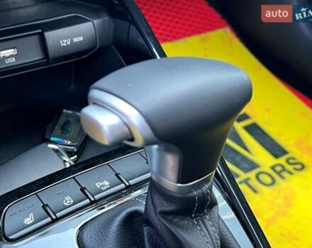 Красный Киа Stonic, объемом двигателя 1.37 л и пробегом 8 тыс. км за 23800 $, фото 51 на Automoto.ua