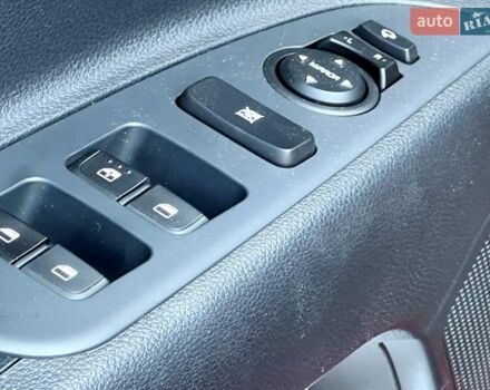 Красный Киа Stonic, объемом двигателя 1.37 л и пробегом 8 тыс. км за 23800 $, фото 34 на Automoto.ua