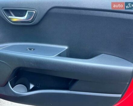 Красный Киа Stonic, объемом двигателя 1.37 л и пробегом 8 тыс. км за 23800 $, фото 77 на Automoto.ua