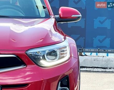 Красный Киа Stonic, объемом двигателя 1.37 л и пробегом 8 тыс. км за 23800 $, фото 8 на Automoto.ua
