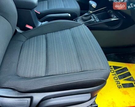 Красный Киа Stonic, объемом двигателя 1.37 л и пробегом 8 тыс. км за 23800 $, фото 75 на Automoto.ua