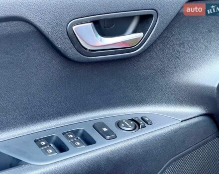 Красный Киа Stonic, объемом двигателя 1.37 л и пробегом 8 тыс. км за 23800 $, фото 29 на Automoto.ua