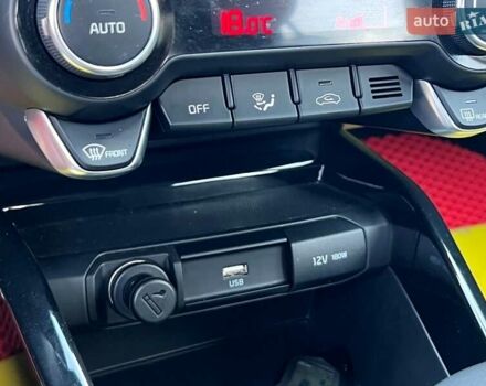 Красный Киа Stonic, объемом двигателя 1.37 л и пробегом 8 тыс. км за 23800 $, фото 50 на Automoto.ua