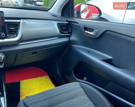 Красный Киа Stonic, объемом двигателя 1.37 л и пробегом 8 тыс. км за 23800 $, фото 64 на Automoto.ua