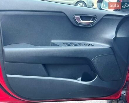 Красный Киа Stonic, объемом двигателя 1.37 л и пробегом 8 тыс. км за 23800 $, фото 35 на Automoto.ua