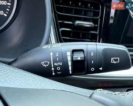 Красный Киа Stonic, объемом двигателя 1.37 л и пробегом 8 тыс. км за 23800 $, фото 44 на Automoto.ua