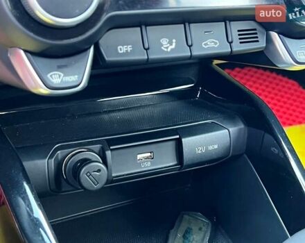 Красный Киа Stonic, объемом двигателя 1.37 л и пробегом 8 тыс. км за 23800 $, фото 49 на Automoto.ua