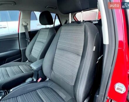 Красный Киа Stonic, объемом двигателя 1.37 л и пробегом 8 тыс. км за 23800 $, фото 37 на Automoto.ua