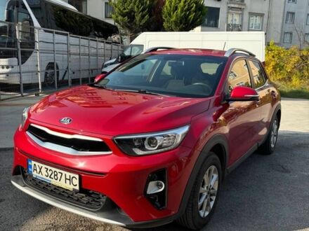 Красный Киа Stonic, объемом двигателя 1.4 л и пробегом 43 тыс. км за 15000 $, фото 1 на Automoto.ua