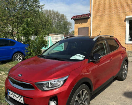 Красный Киа Stonic, объемом двигателя 1.37 л и пробегом 39 тыс. км за 18500 $, фото 1 на Automoto.ua
