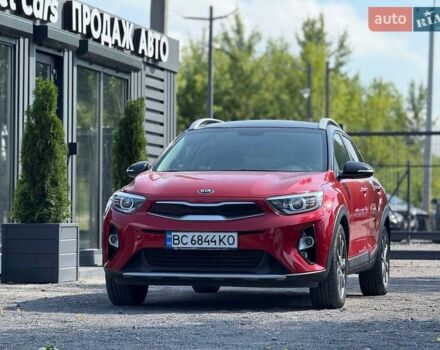 Красный Киа Stonic, объемом двигателя 1.37 л и пробегом 38 тыс. км за 19000 $, фото 1 на Automoto.ua