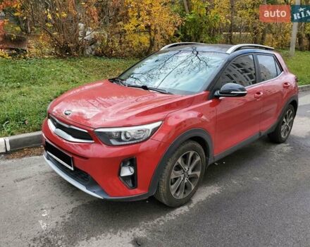 Красный Киа Stonic, объемом двигателя 1.37 л и пробегом 22 тыс. км за 20000 $, фото 1 на Automoto.ua