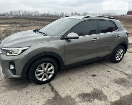 Киа Stonic, объемом двигателя 1.37 л и пробегом 65 тыс. км за 16000 $, фото 2 на Automoto.ua