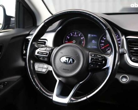 Киа Stonic, объемом двигателя 1.4 л и пробегом 101 тыс. км за 17300 $, фото 13 на Automoto.ua