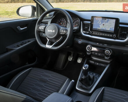 купить новое авто Киа Stonic 2024 года от официального дилера Сфера-Авто Киа фото