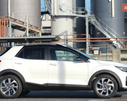 купить новое авто Киа Stonic 2024 года от официального дилера Сфера-Авто Киа фото