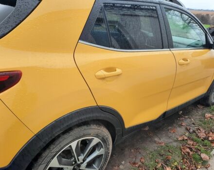 Желтый Киа Stonic, объемом двигателя 1.4 л и пробегом 98 тыс. км за 17900 $, фото 8 на Automoto.ua