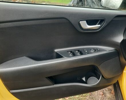 Желтый Киа Stonic, объемом двигателя 1.4 л и пробегом 98 тыс. км за 17900 $, фото 7 на Automoto.ua