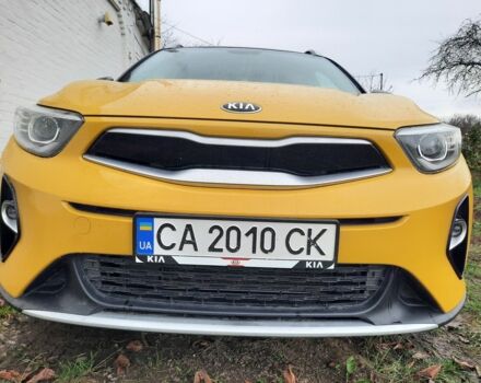 Желтый Киа Stonic, объемом двигателя 1.4 л и пробегом 98 тыс. км за 17900 $, фото 1 на Automoto.ua