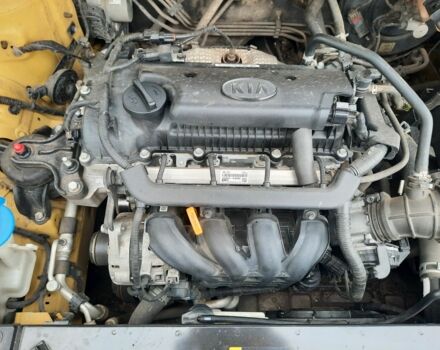 Желтый Киа Stonic, объемом двигателя 1.4 л и пробегом 98 тыс. км за 17900 $, фото 3 на Automoto.ua