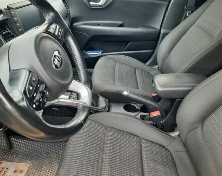 Желтый Киа Stonic, объемом двигателя 1.4 л и пробегом 98 тыс. км за 17900 $, фото 2 на Automoto.ua