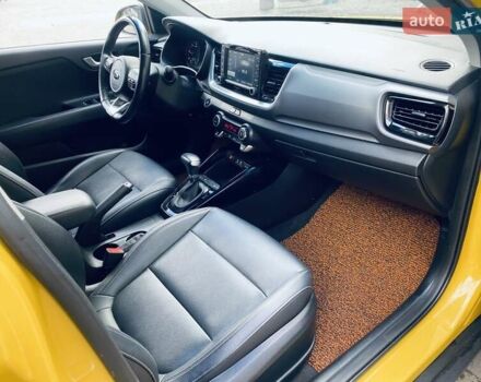 Желтый Киа Stonic, объемом двигателя 1.58 л и пробегом 98 тыс. км за 16700 $, фото 33 на Automoto.ua