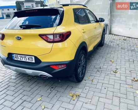 Желтый Киа Stonic, объемом двигателя 1.58 л и пробегом 98 тыс. км за 16700 $, фото 9 на Automoto.ua