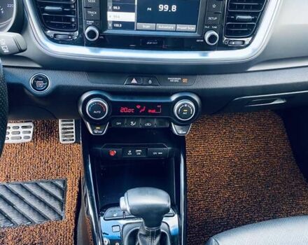 Желтый Киа Stonic, объемом двигателя 1.58 л и пробегом 99 тыс. км за 15900 $, фото 17 на Automoto.ua