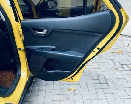 Жовтий Кіа Stonic, об'ємом двигуна 1.58 л та пробігом 101 тис. км за 15850 $, фото 14 на Automoto.ua