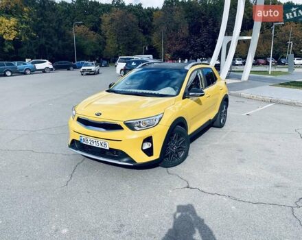 Желтый Киа Stonic, объемом двигателя 1.58 л и пробегом 98 тыс. км за 16700 $, фото 3 на Automoto.ua