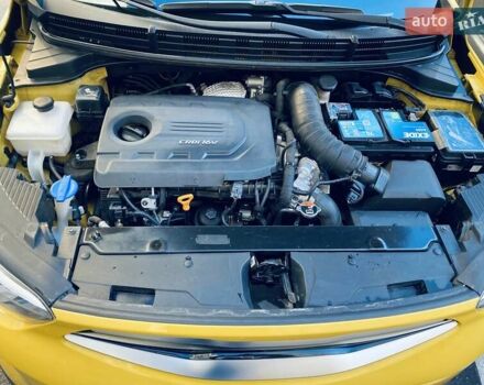 Желтый Киа Stonic, объемом двигателя 1.58 л и пробегом 98 тыс. км за 16700 $, фото 23 на Automoto.ua
