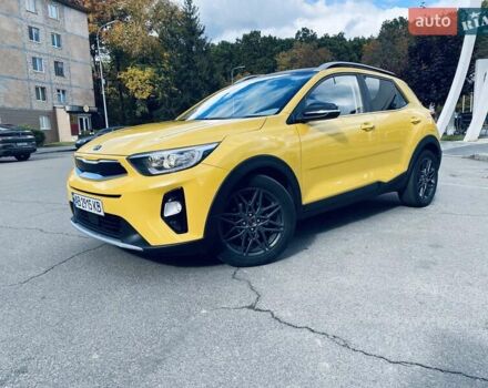 Желтый Киа Stonic, объемом двигателя 1.58 л и пробегом 99 тыс. км за 15900 $, фото 6 на Automoto.ua